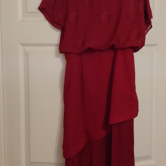 Dress... LADY in RED - Picture 2 of 6